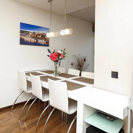 Emma 11 Apartment