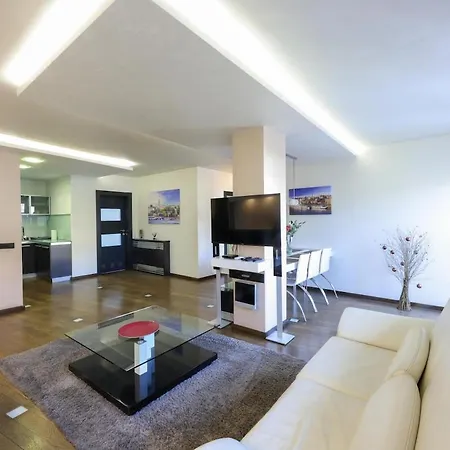 Emma 11 Apartment